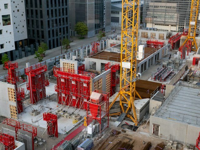Construction site coordinated with a BIM model